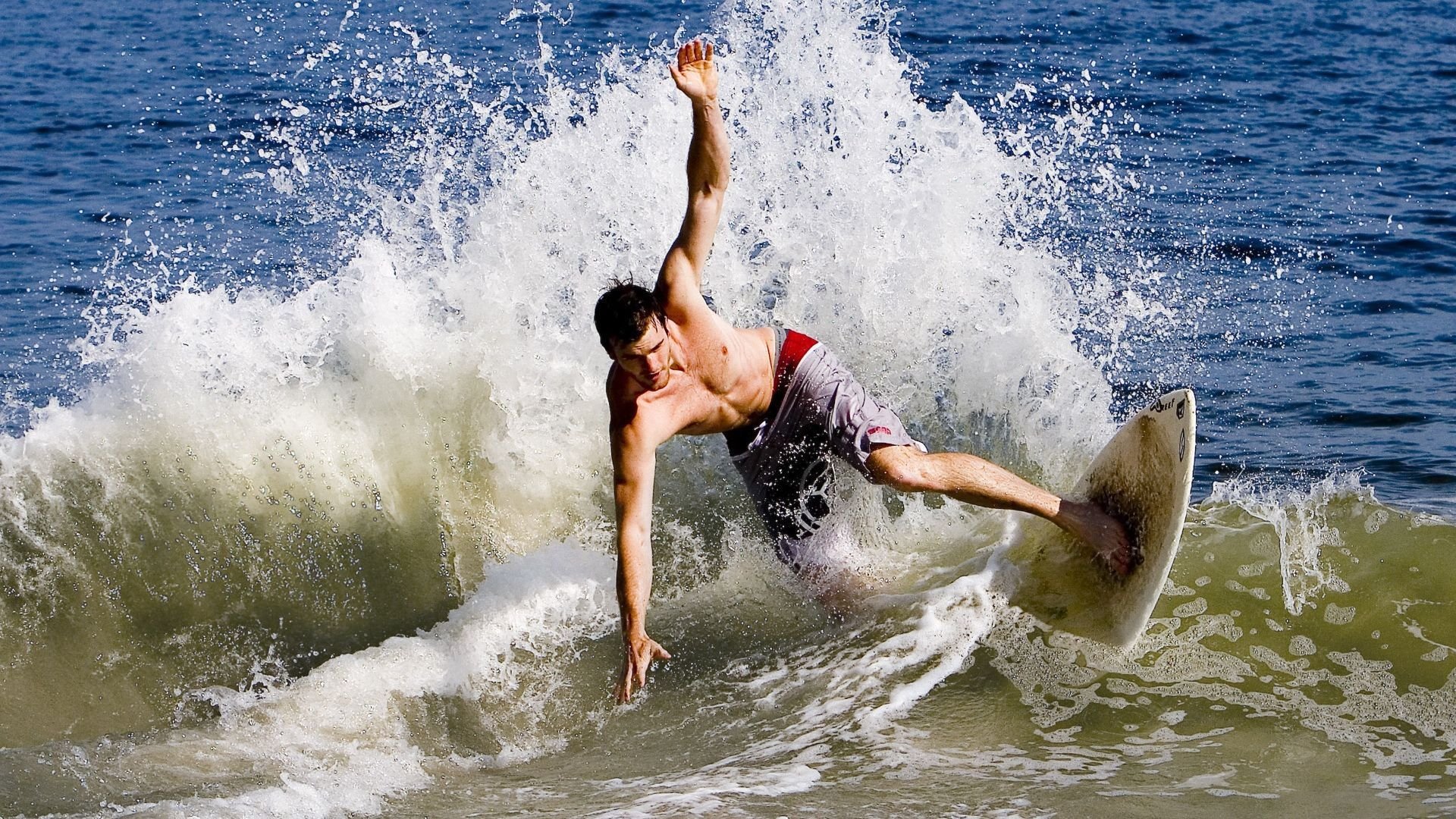 电竞行业收入创新高，观众人数持续增长，电竞行业收入现状